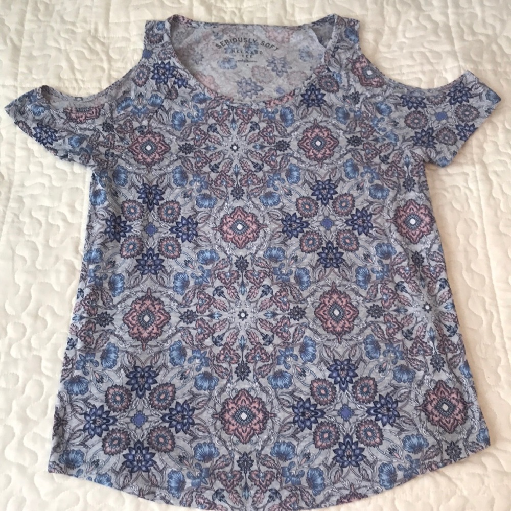 Off the shoulder printed Tee